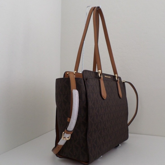 MICHAEL KORS LARGE SIGNATURE CONVERTIBLE TOTE - Picture 3 of 4